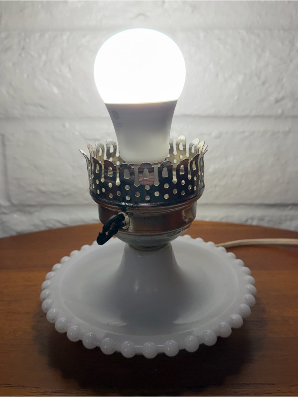Vintage 1950s Milk Glass Finger Lamp Electric Boudoir Light WORKING